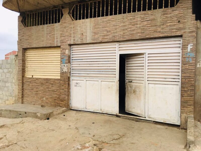 Arrendamento de Casa 1° Andar. (apenas arrenda- se a parte do Rés do chão).