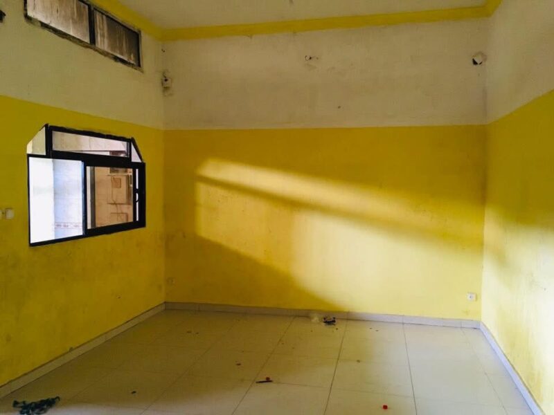 Arrendamento de Casa 1° Andar. (apenas arrenda- se a parte do Rés do chão).