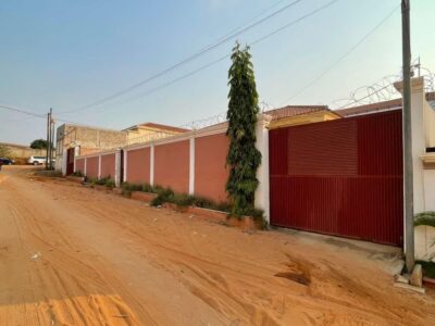 VENDE-SE VIVENDA T3 DE ESQUINA + PADARIA NA SEGUNDA FASE DO PATRIOTA