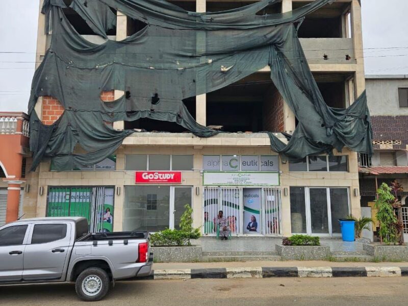VENDE-SE EDIFÍCIO INACABADO NA AVENIDA PEDRO DE CASTRO VAN DUNEM O LOY