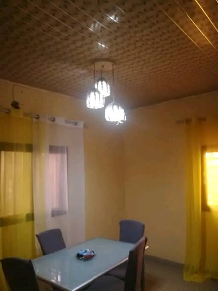 VENDE-SE ESTÁ CASA 6 milhões Negociável