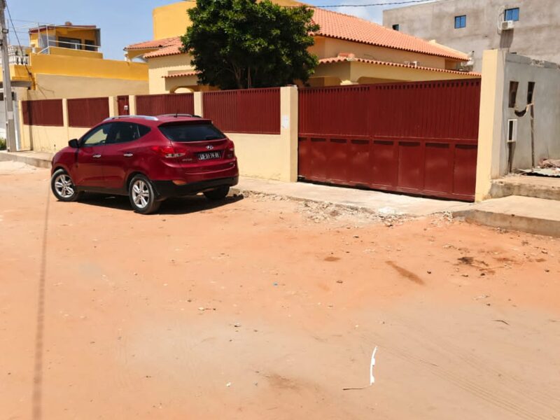 ARRENDA-SE VIVENDA V3 NA ZONA VERDE