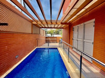 Venda uma vivenda triplex V6+1 no centro da cidade de Luanda