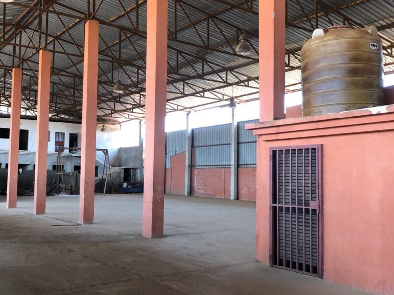 Está a Venda este Armazém/Estaleiro Localizado no Benfica bairro Mundial