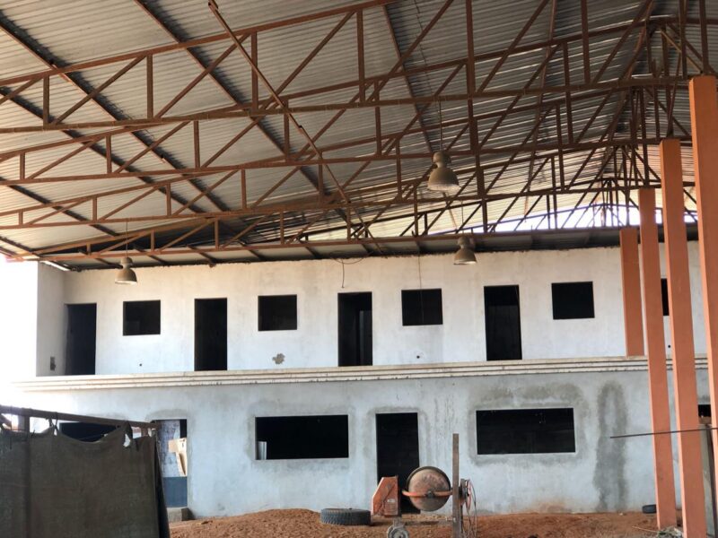 Está a Venda este Armazém/Estaleiro Localizado no Benfica bairro Mundial