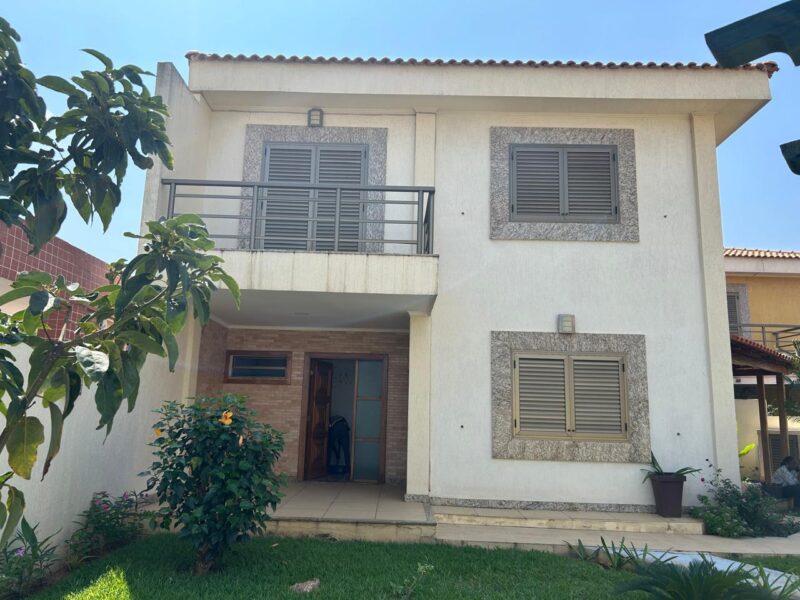 A Venda Vivenda Duplex Condomínio Conchas Talatona