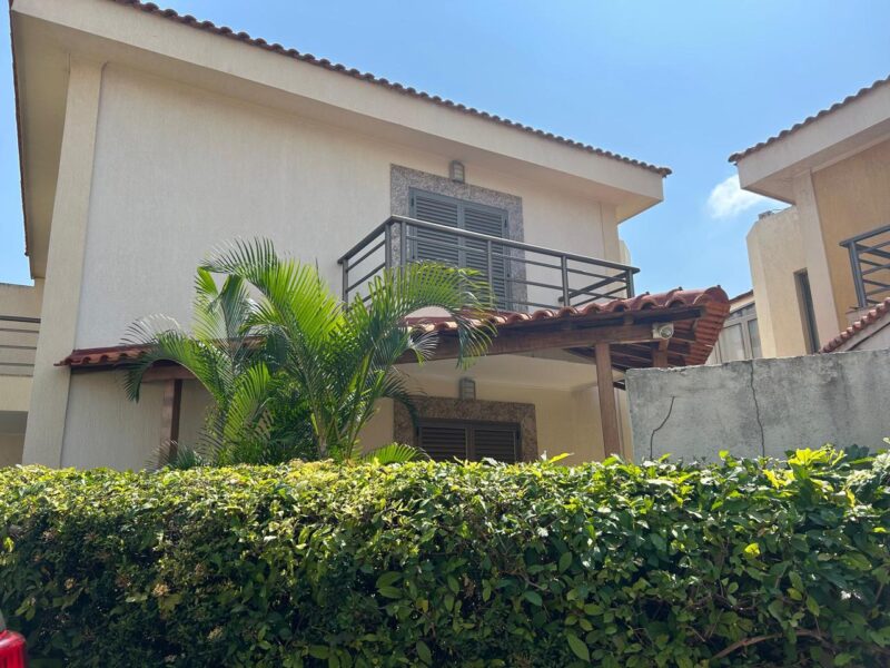 A Venda Vivenda Duplex Condomínio Conchas Talatona