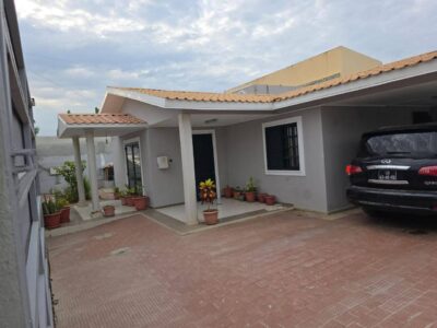Vende-se vivenda v6, Camama, condomínio Oásis (BPC1) rua asfaltada