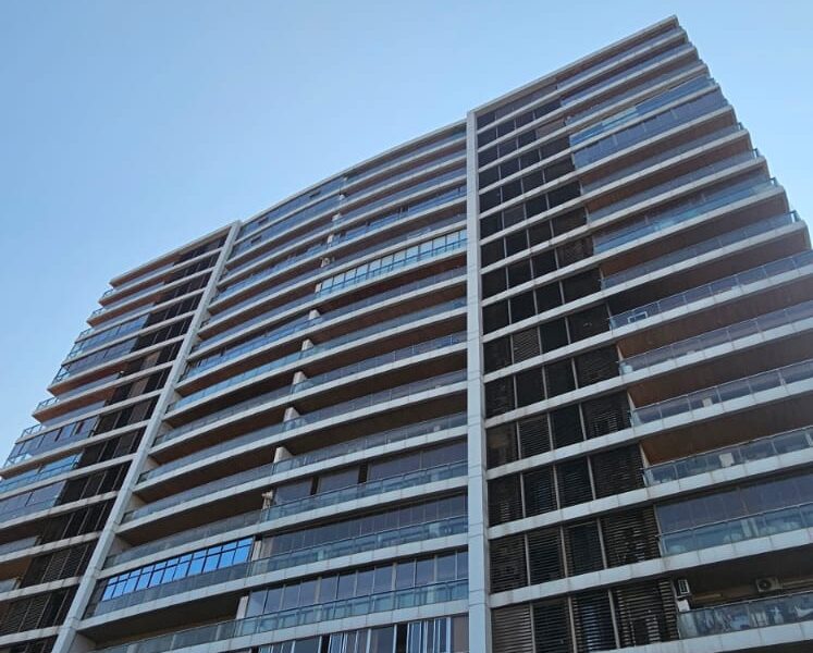 APARTAMENTO T3+1 NO EDIFÍCIO SOLAR DO ALVALADE