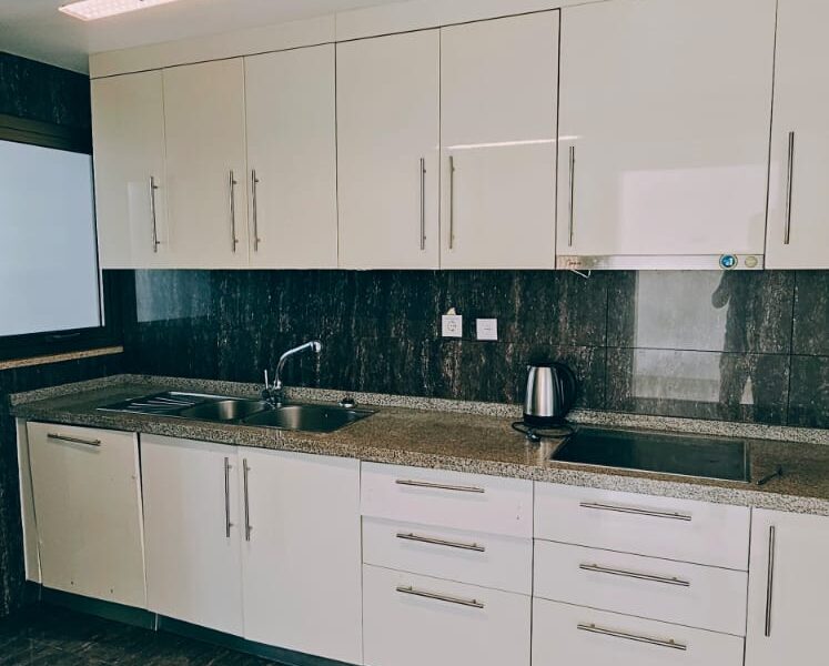 APARTAMENTO T3+1 NO EDIFÍCIO SOLAR DO ALVALADE
