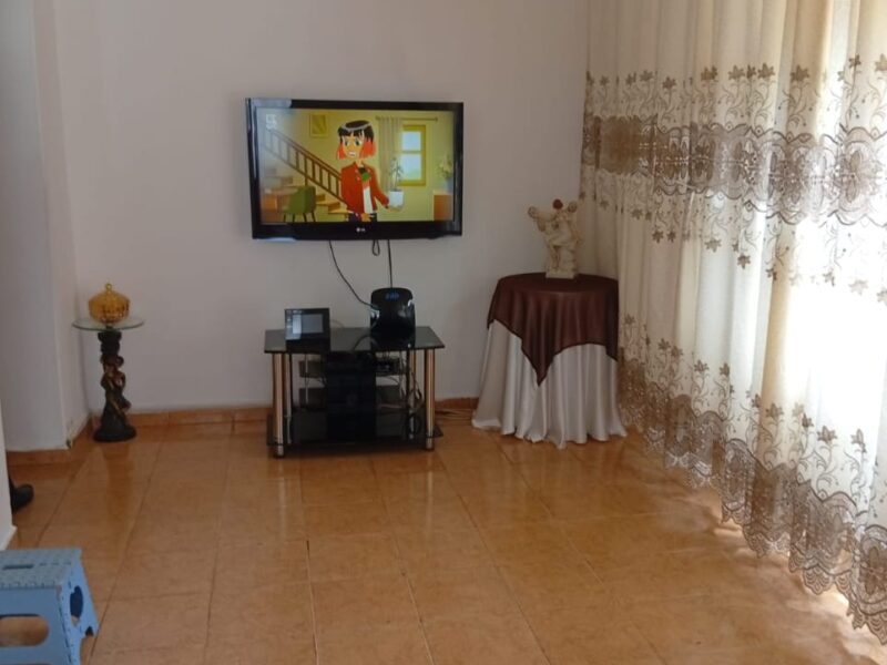 ARRENDA-SE APARTAMENTO T1 — MAIANGA
