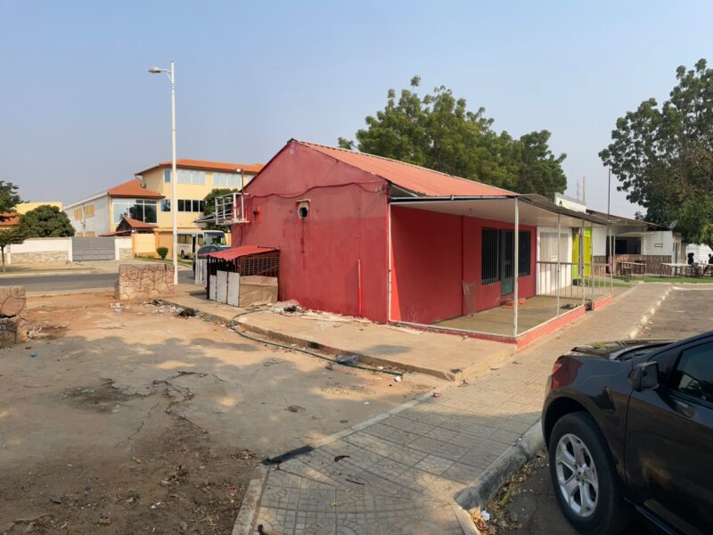 ESPAÇO COMERCIAI À VENDA
