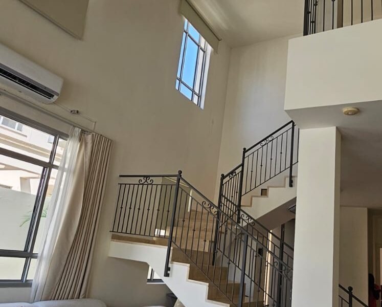 MORADIA T3+1 DÚPLEX NO CONDOMÍNIO ORQUÍDEA