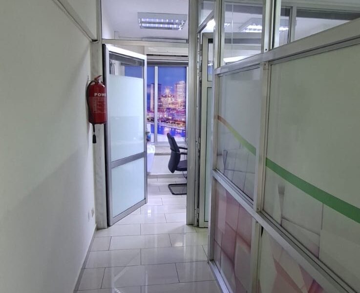 ESCRITÓRIO COM 150 M² MOBILADO