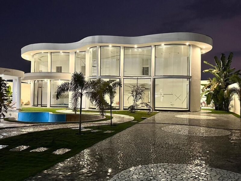 VENDE-SE VIVENDA COM PISCINA 🏊‍♂️ LUXUOSA V5 + ANEXO