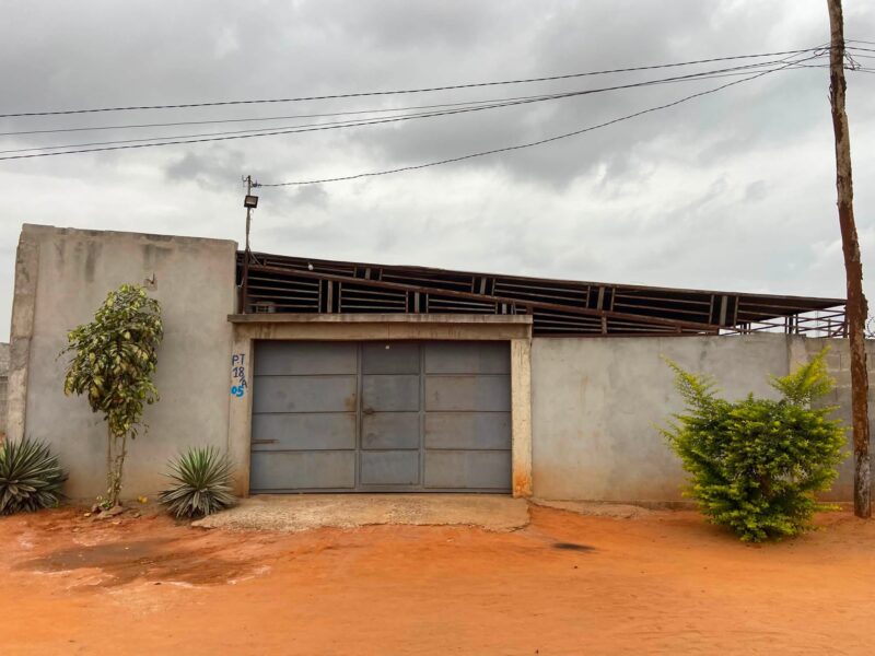 VENDE-SE ESTA CASA T2+1 COM UM ESPAÇO 20/15 FECHADO