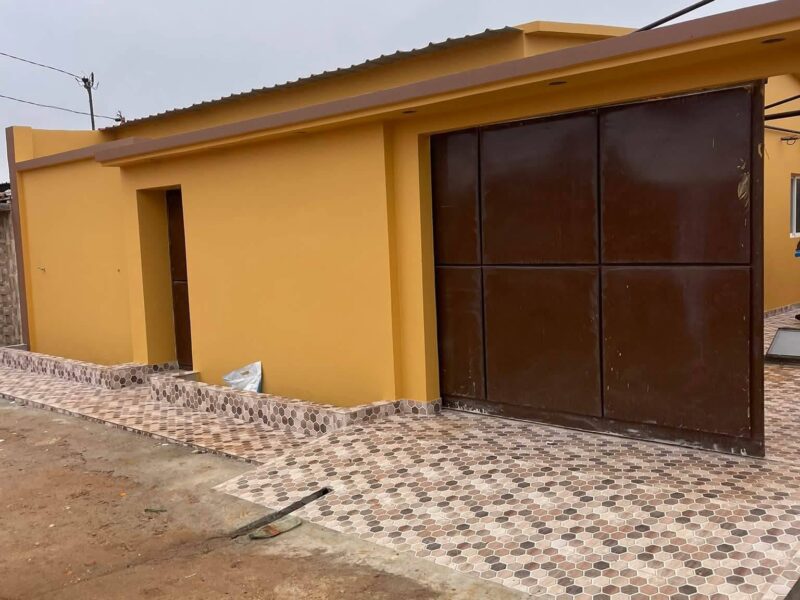VENDE-SE ESTÁ MORADIA T3🏠 NOVA CLIMATIZADA COM COZINHA MONTADA
