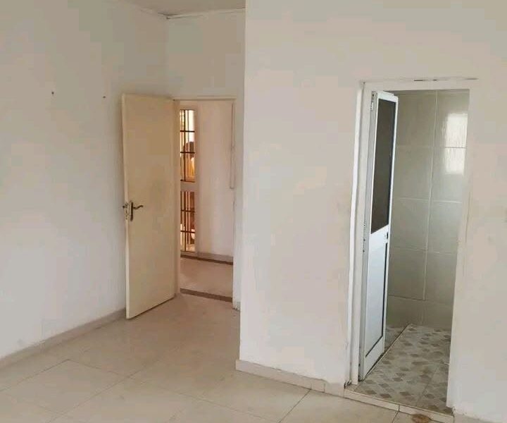 Arrenda se esta casa T2