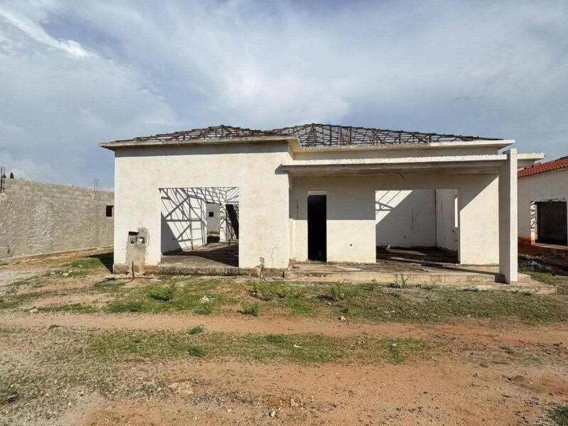 VENDE-SE 2 VIVENDAS T3