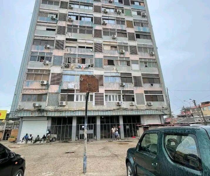 Arrendar: Apartamento T2 Famoso Prédio Azul no Cassenda