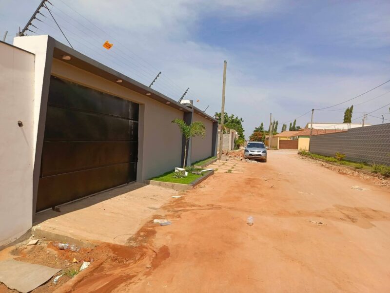 VENDE-SE 2 VIVENDAS T3