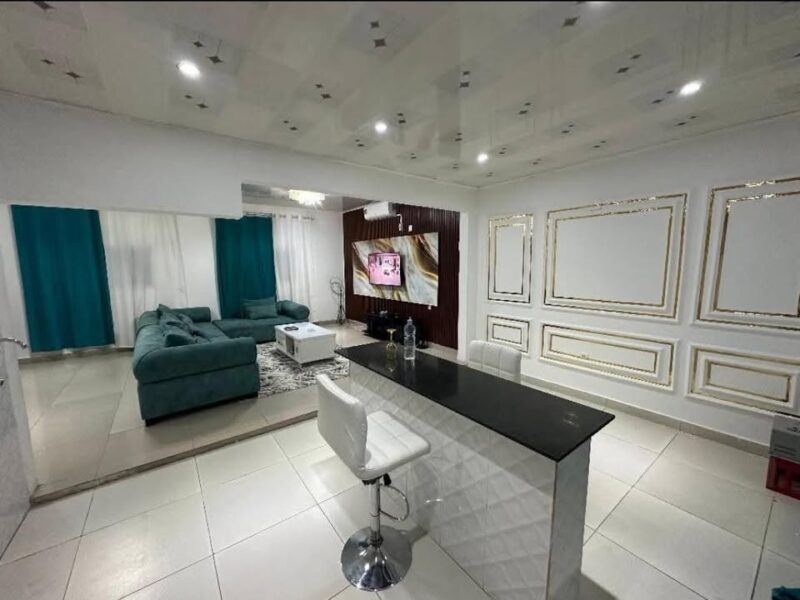 ARRENDA-SE E VENDE-SE ESTA LINDA CASA T3 – GOLF 2