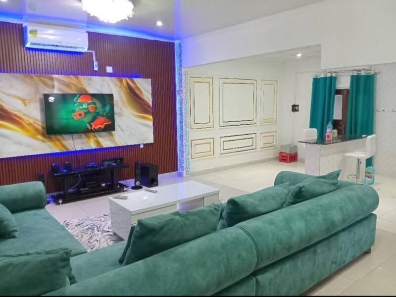 ARRENDA-SE E VENDE-SE ESTA LINDA CASA T3 – GOLF 2