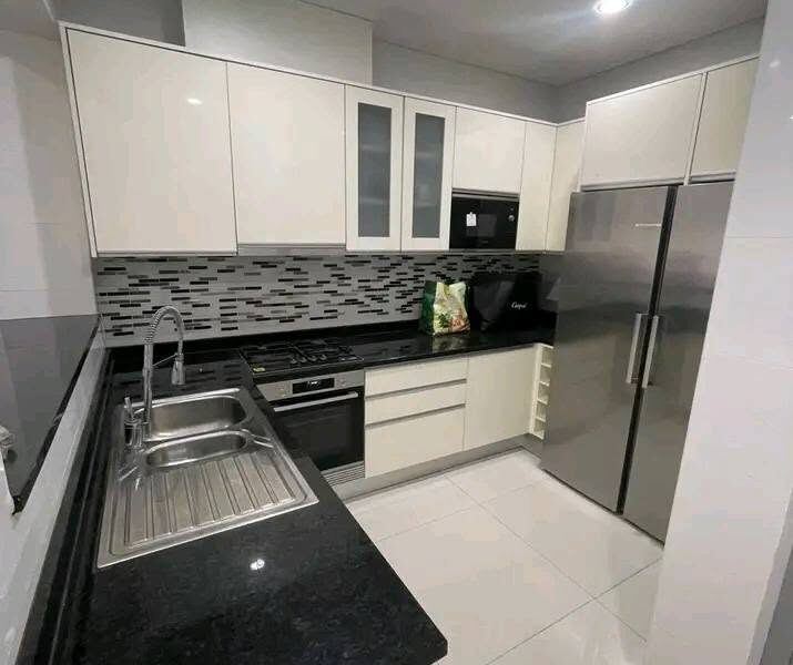 ARRENDA-SE MORADIA T2 COM mobília 2 QUINTAIS – INGOMBOTA