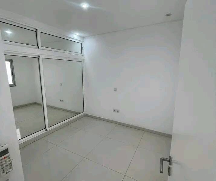 ARRENDA-SE MORADIA T2 COM mobília 2 QUINTAIS – INGOMBOTA