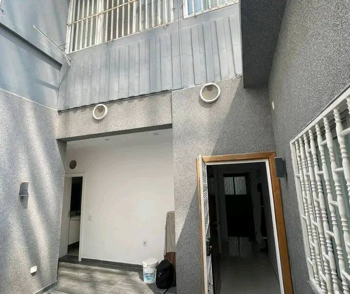 ARRENDA-SE MORADIA T2 COM mobília 2 QUINTAIS – INGOMBOTA