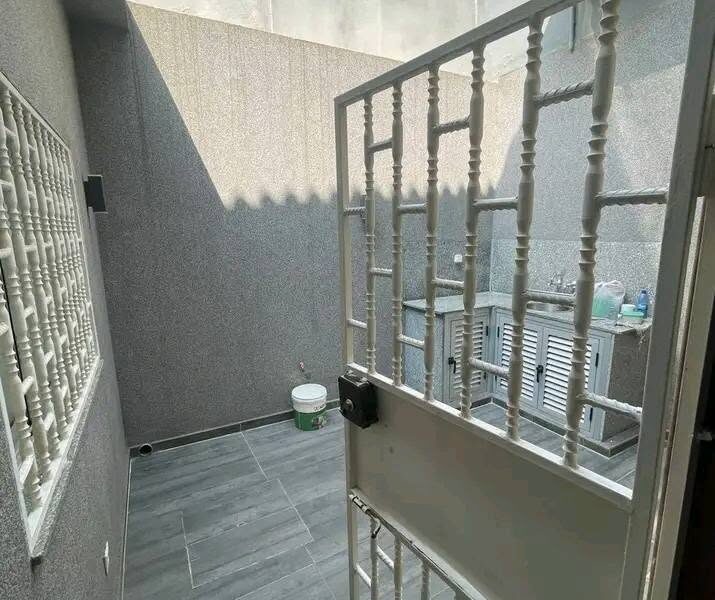 ARRENDA-SE MORADIA T2 COM mobília 2 QUINTAIS – INGOMBOTA