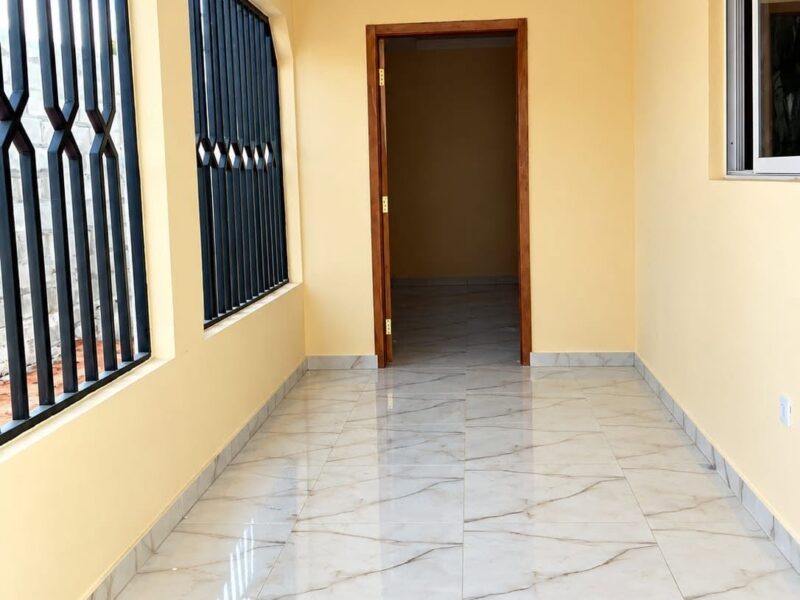 ARRENDA-SE UMA CASA T2 🏡 NO VILA FLOR KILAMBA,