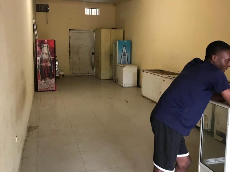 Arrenda se este espaço comercial grande no camama🏡