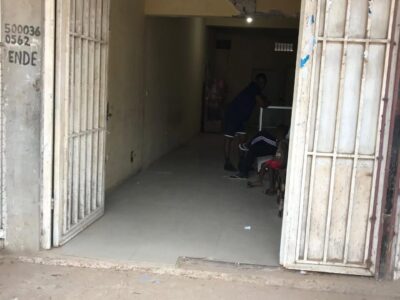 Arrenda se este espaço comercial grande no camama🏡