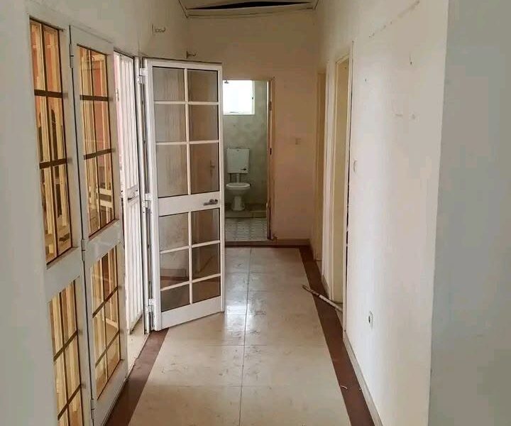 Arrenda se esta casa T2