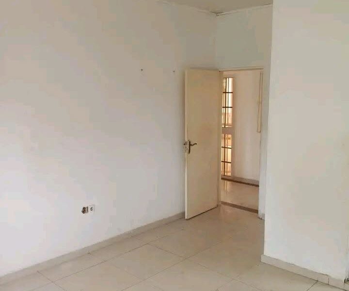 Arrenda se esta casa T2