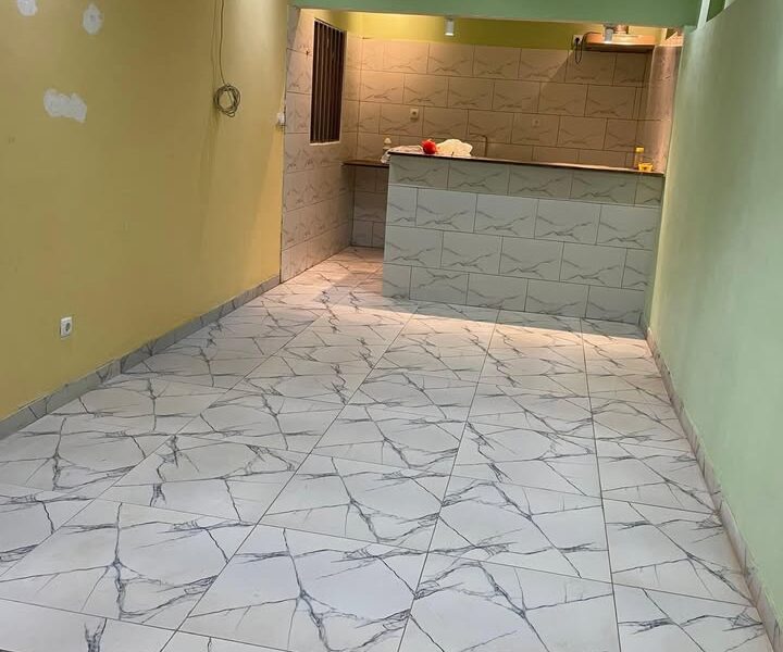 Arrenda-Se uma T3 Localizado No Morro Bento junto Academia Bai de que sai do Kikagil