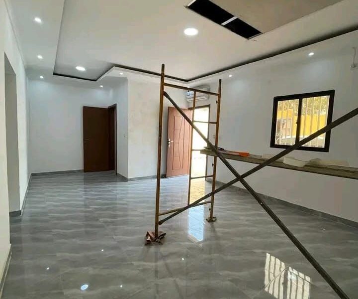 Arrenda se uma T2 Localizado: Gameck a direita na igreja universal