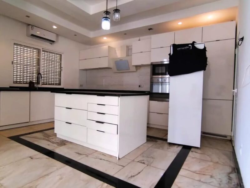 Vivenda V5 duplex com Piscina e Anexo