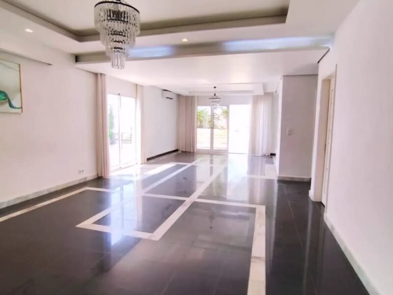 Vivenda V5 duplex com Piscina e Anexo