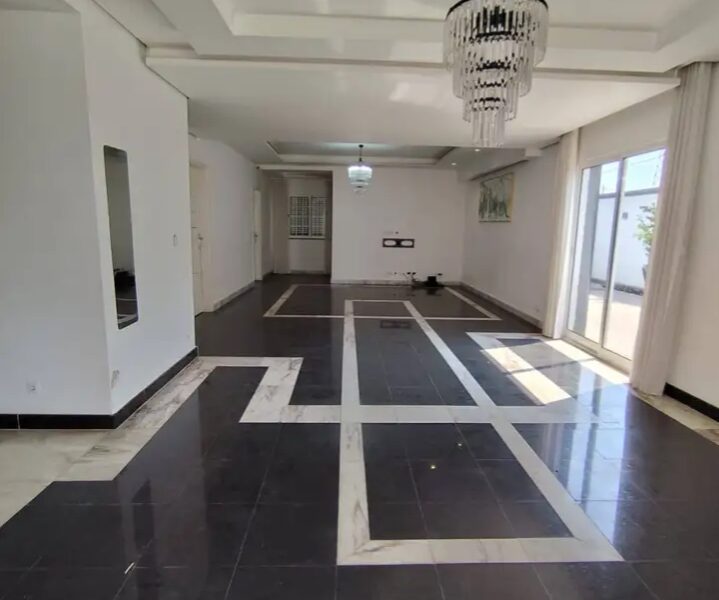 Vivenda V5 duplex com Piscina e Anexo
