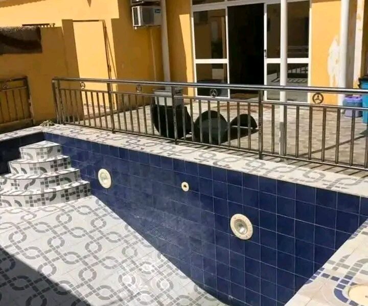 V3+1 com piscina a venda