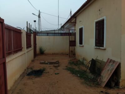 VENDE-SE ESTÁ CASA TIPOLOGIA T3,NO ZANGO-0/PROJETO GLAKENI.