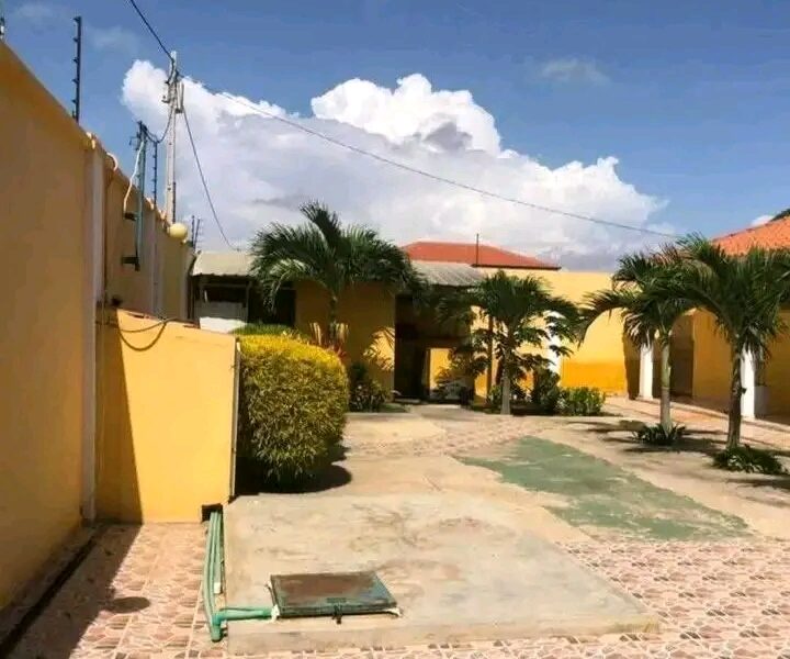V3+1 com piscina a venda