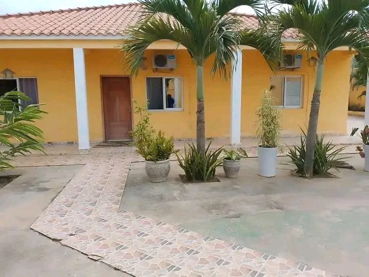 V3+1 com piscina a venda