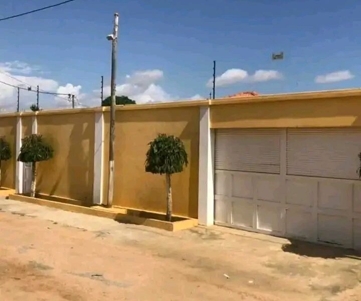 V3+1 com piscina a venda