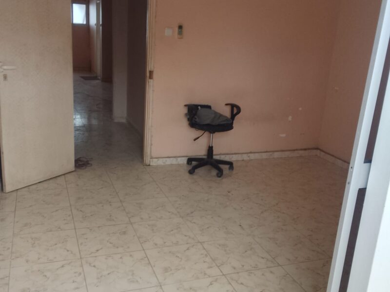 Arrenda se t1 com varanda