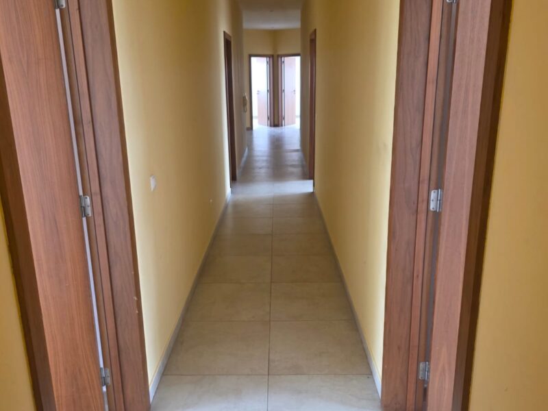 Temos disponivel para venda um edifício. Construção nova.