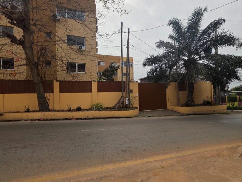 Temos disponivel para venda um edifício. Construção nova.