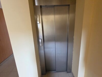 Temos disponivel para venda um edifício. Construção nova.